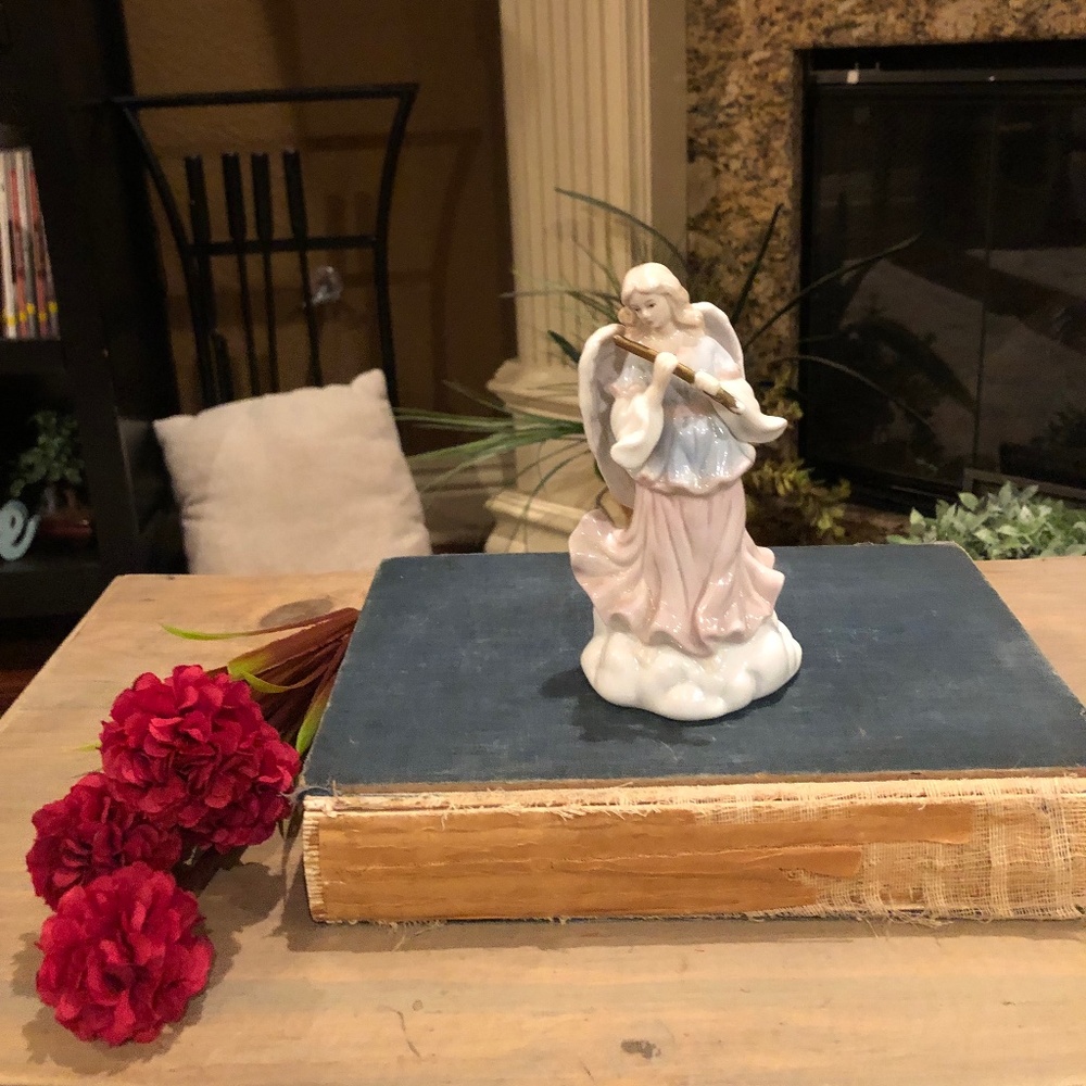 Cosmos Gifts Fine Elegant Porcelain Inspirational Angel Playing Flute Figurine,